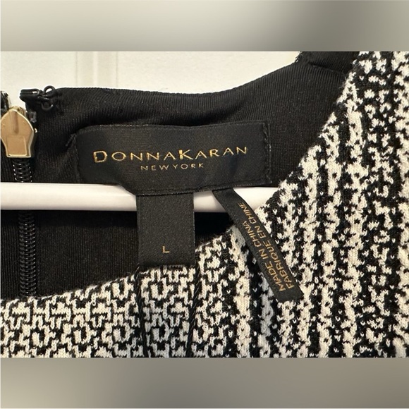 Donna Karan Peplum Blouse houndstooth w/gold zipper - Picture 4 of 5